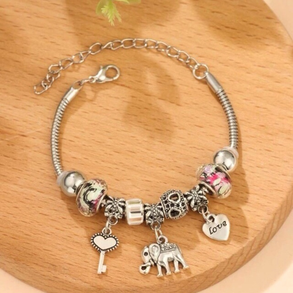 🐘‼️RE-STOCKED‼️🐘Elephant & Heart Charm Bracelet NWT - Picture 1 of 9